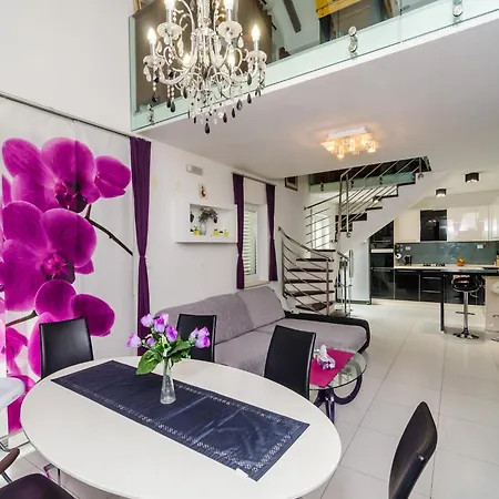 Mikica - Four Bedroom Duplex With Terrace And Partial Sea View *