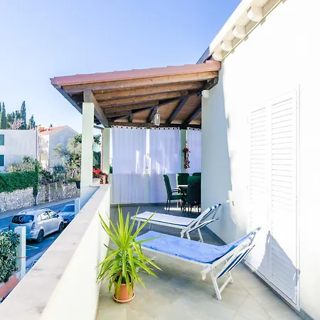 Mikica - Four Bedroom Duplex With Terrace And Partial Sea View Ντουμπρόβνικ