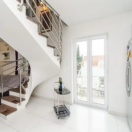 Mikica - Four Bedroom Duplex With Terrace And Partial Sea View *