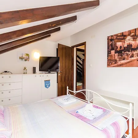 Mikica - Four Bedroom Duplex With Terrace And Partial Sea View Apartman