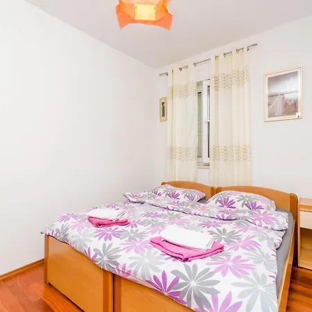 Apartman Mikica - Four Bedroom Duplex With Terrace And Partial Sea View *