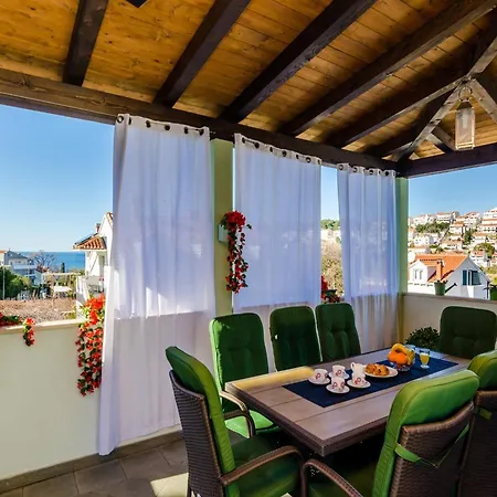 Apartmán Mikica - Four Bedroom Duplex With Terrace And Partial Sea View *