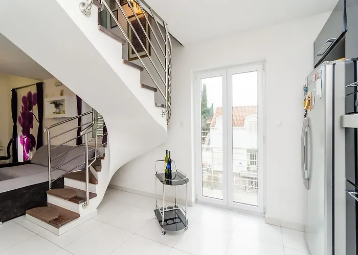 Mikica - Four Bedroom Duplex With Terrace And Partial Sea View *