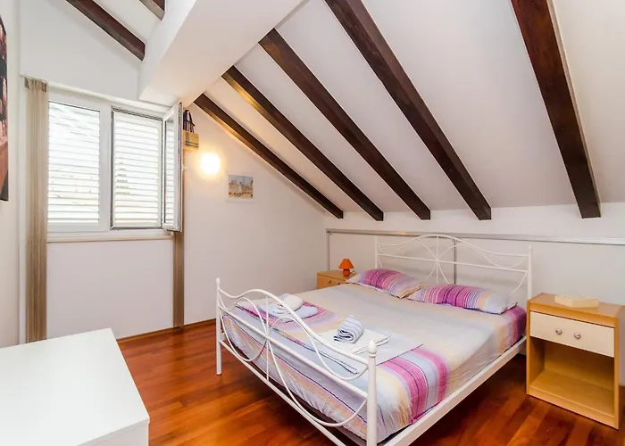 Apartmán Mikica - Four Bedroom Duplex With Terrace And Partial Sea View Dubrovník